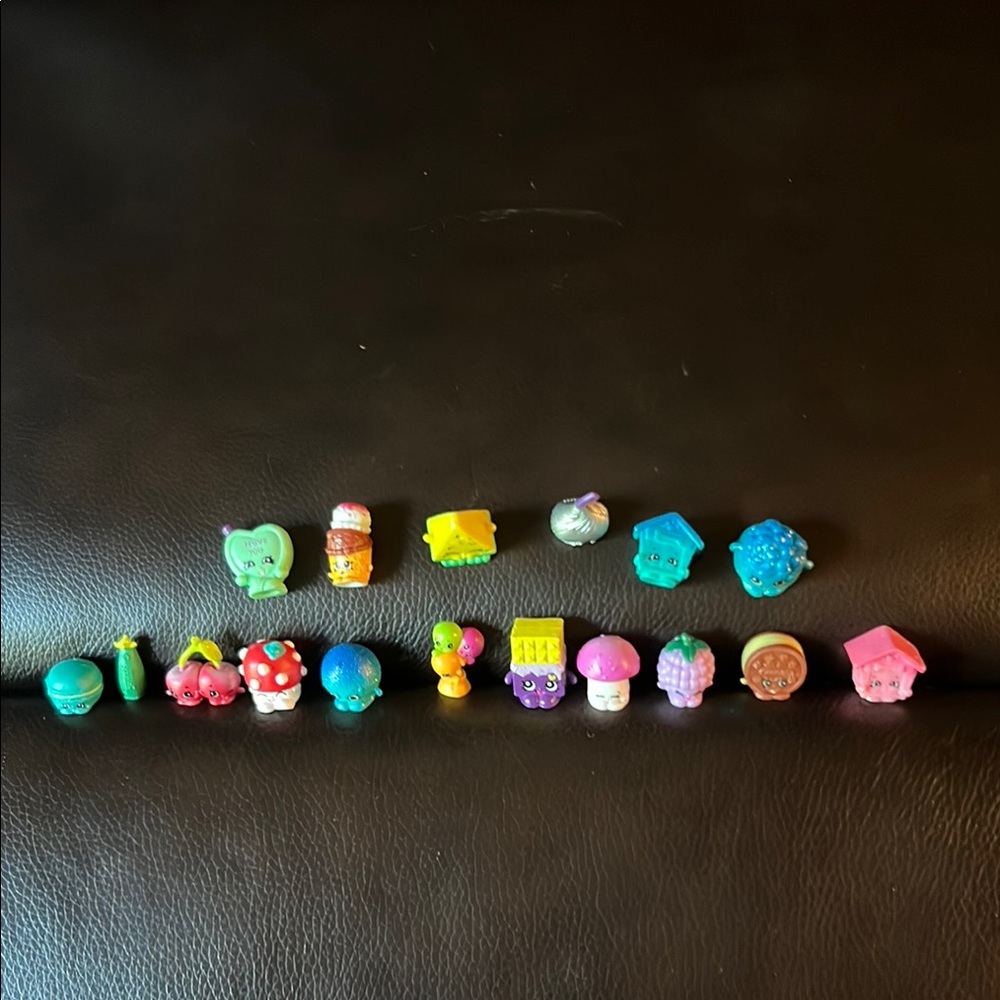Bundle of 17 glittery shopkins Colorful Miniature Toy Set.